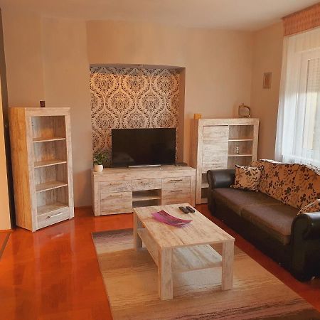 Adel Apartman มิชโคลซ์ ภายนอก รูปภาพ