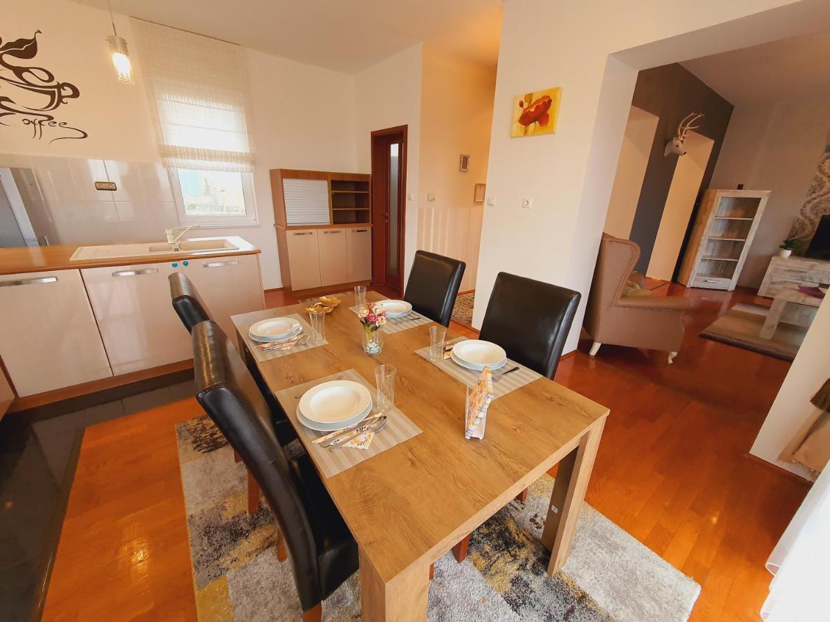 Adel Apartman มิชโคลซ์ ภายนอก รูปภาพ