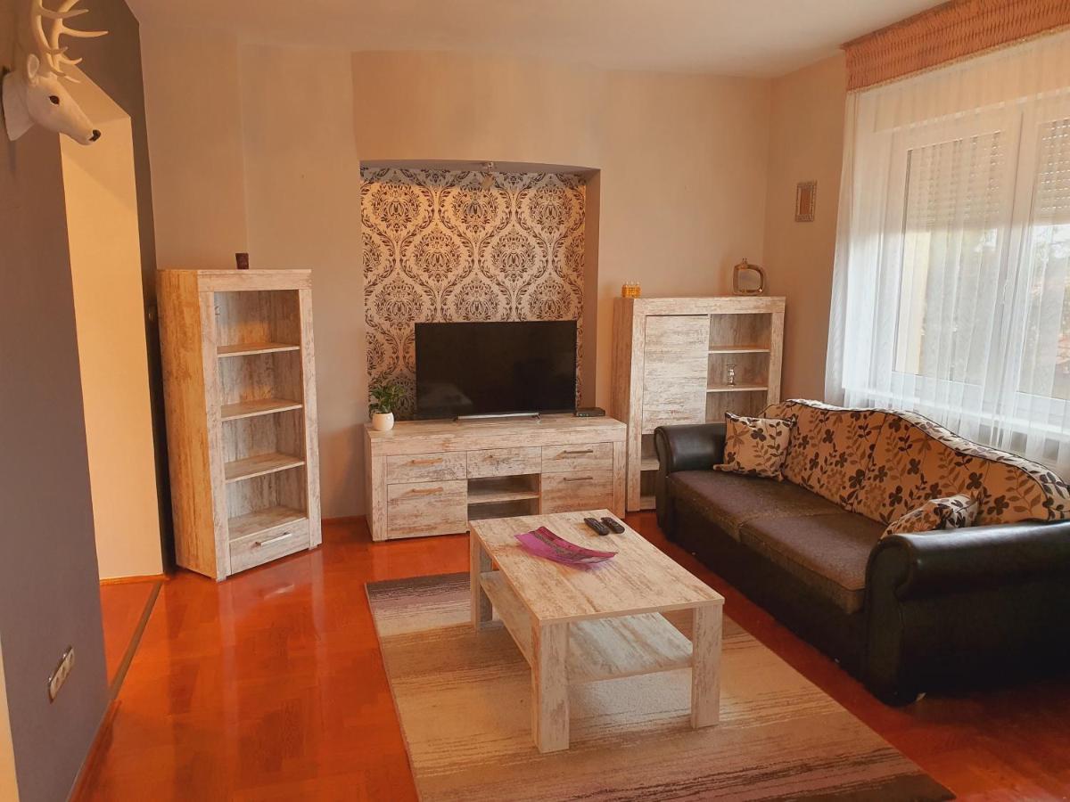 Adel Apartman มิชโคลซ์ ภายนอก รูปภาพ