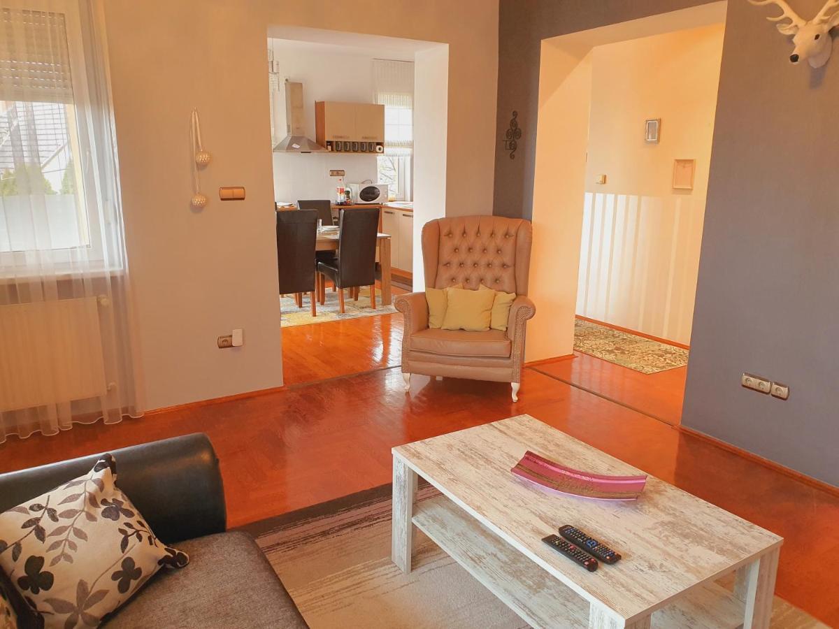 Adel Apartman มิชโคลซ์ ภายนอก รูปภาพ