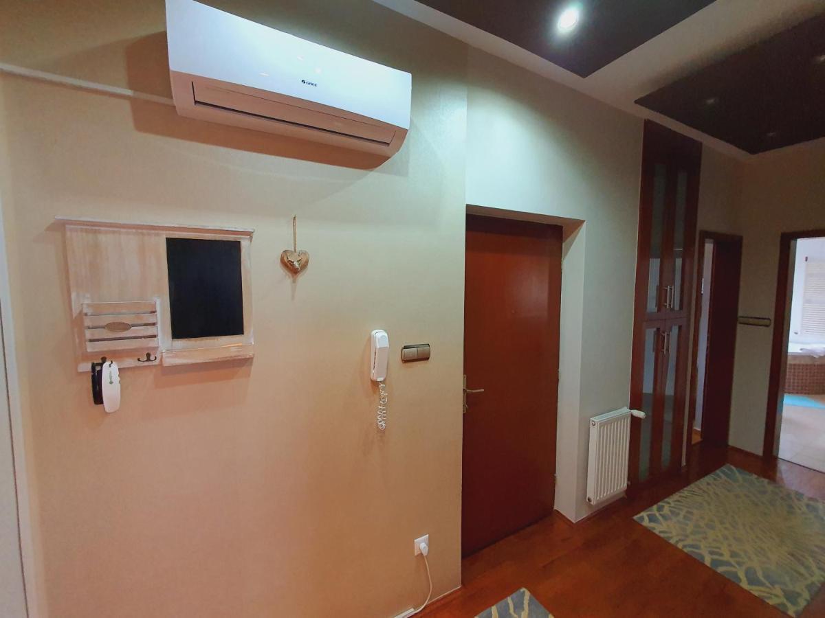 Adel Apartman มิชโคลซ์ ภายนอก รูปภาพ